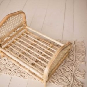 Lit tressé pour bébé en rotin